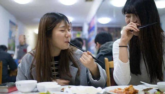 风暴娱乐：韩国人酸了：中国人天天吃这么贵的东西，难道你们生活都这么好吗 
